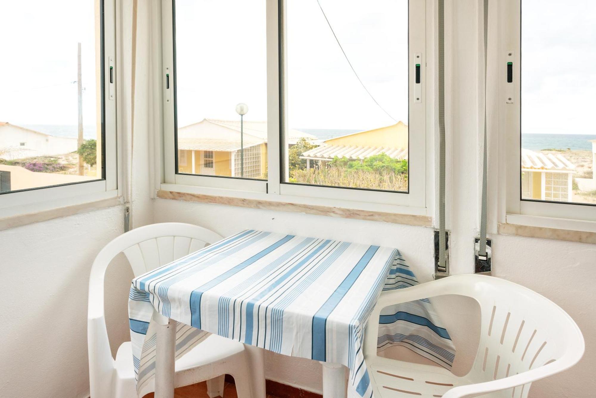Blife Faro Beach Hostel & Rooms Exteriör bild